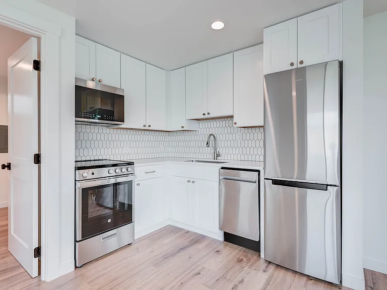495 SE Maylor St — Photo 7