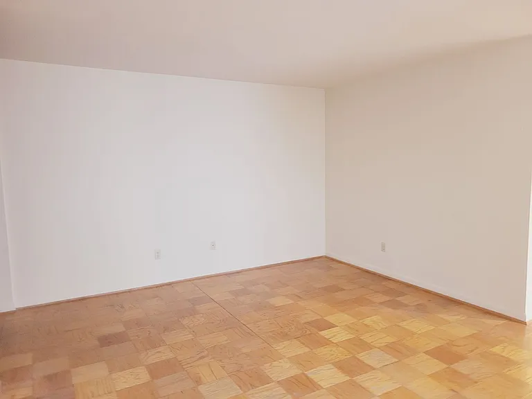 Columbia Courts Apartments — Photo 14