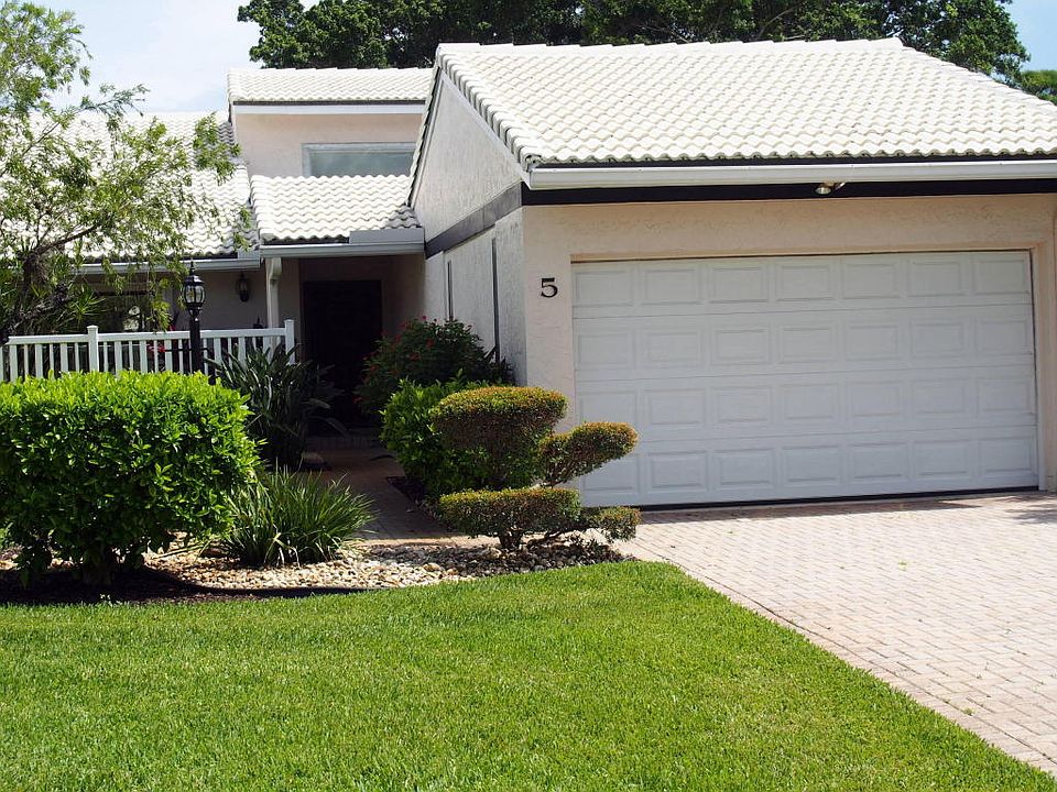 1st image of 5 Villa Ln
