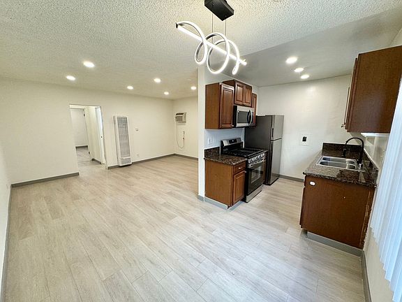 3rd image of 12721 Matteson Ave APT 4