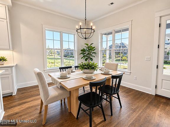 4th image of 1020 Crepe Myrtle Dr