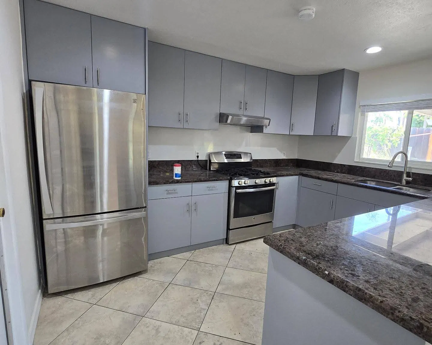 3 bed, 1260 sqft, $3,800 — Photo 2