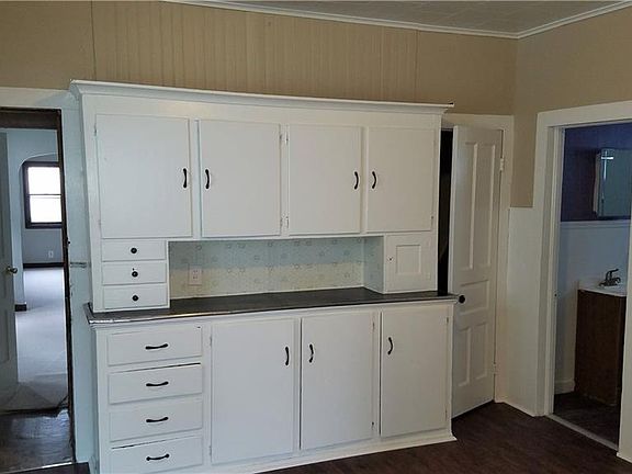 3rd image of 290 Barnard St