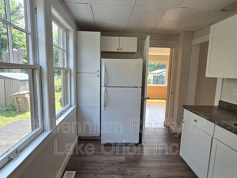 96 Oliver St — Photo 11