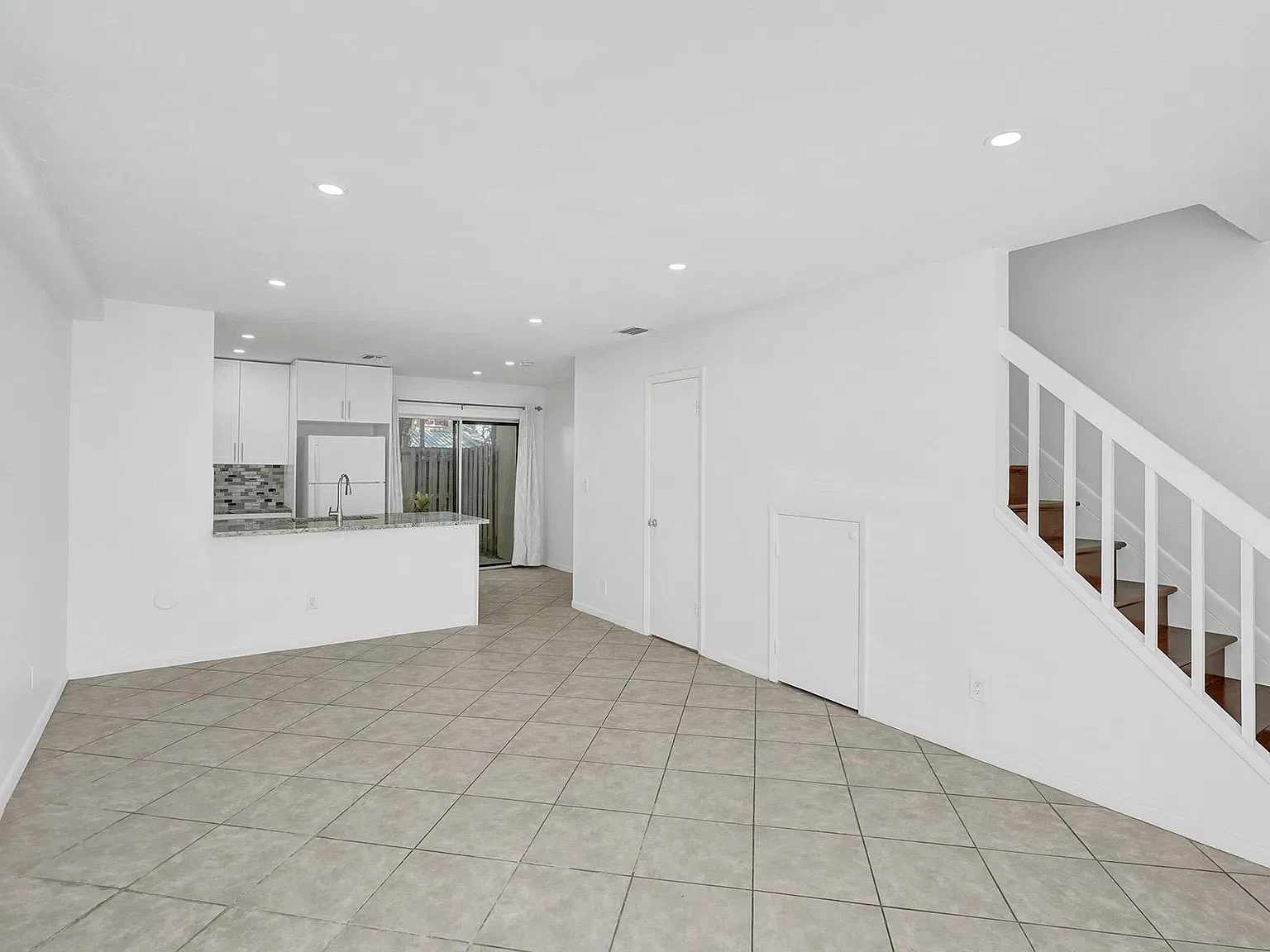 2884 South Cambridge Lane — Photo 4