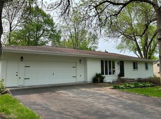 8226 Hiawatha Ave, Eden Prairie, MN 55347