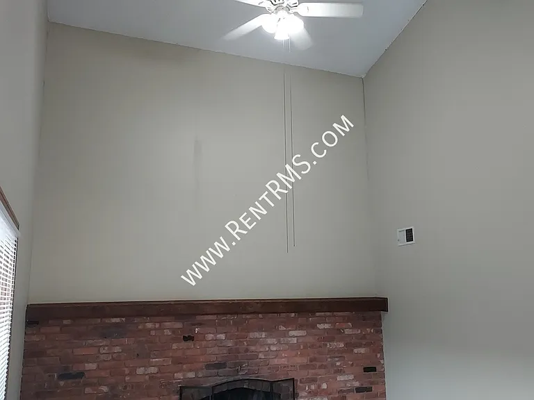 5733 SW 20th St — Photo 3