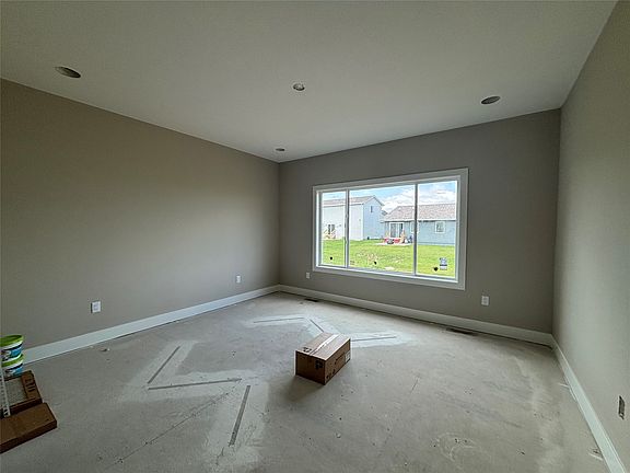 5th image of 415 NW Ryder Dr