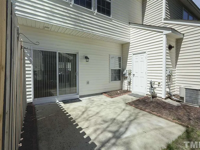 100 Parklane Dr — Photo 12