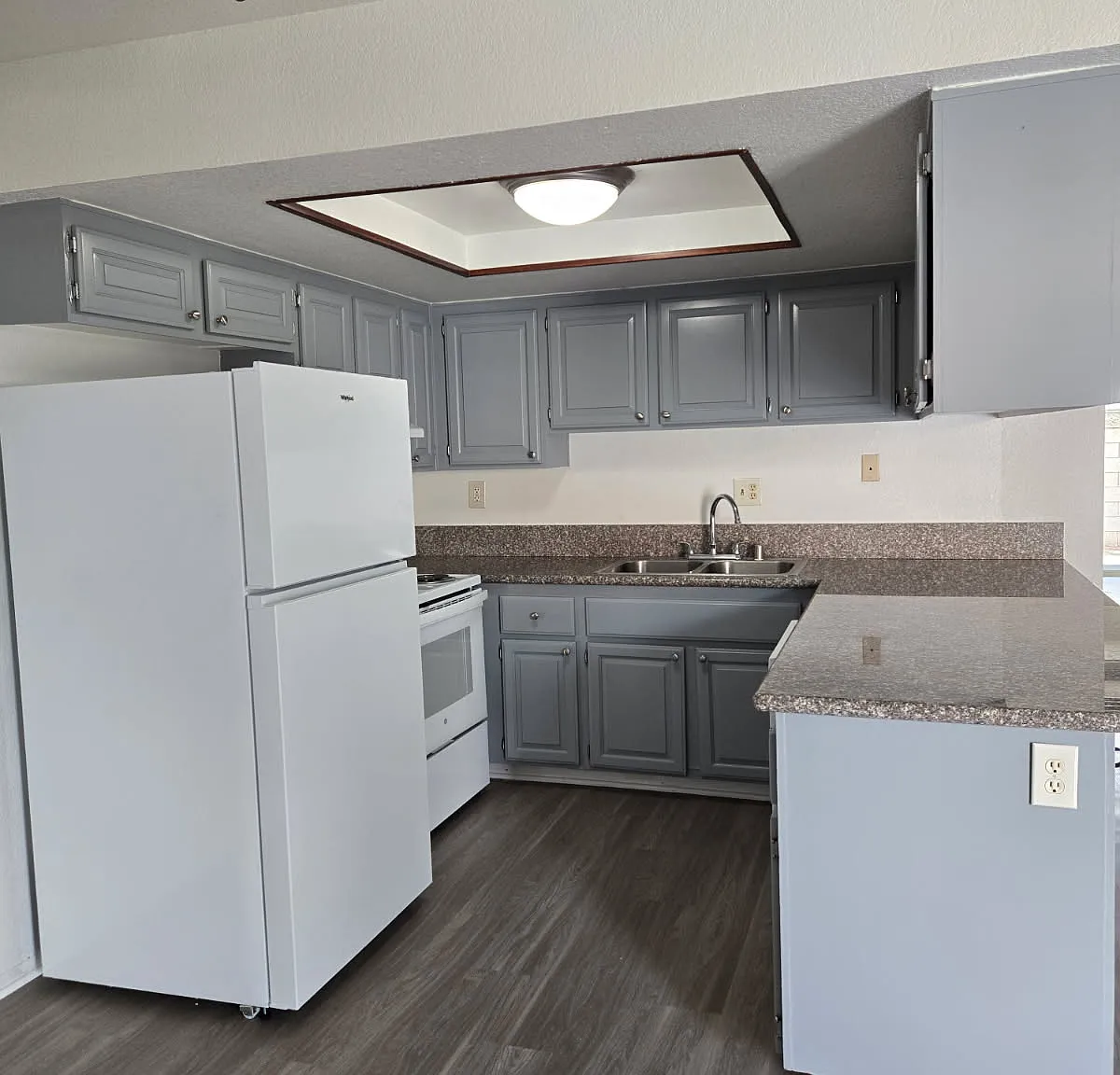 Plymouth Manor Apts — Photo 1