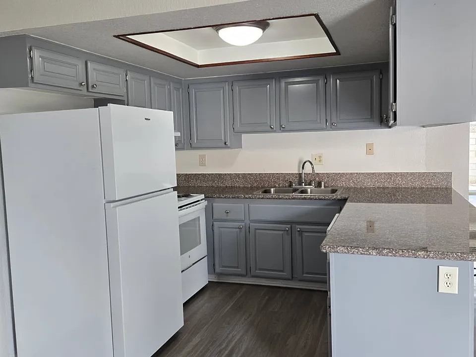 Plymouth Manor Apts