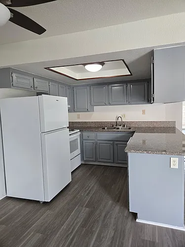 Plymouth Manor Apts Photo 1