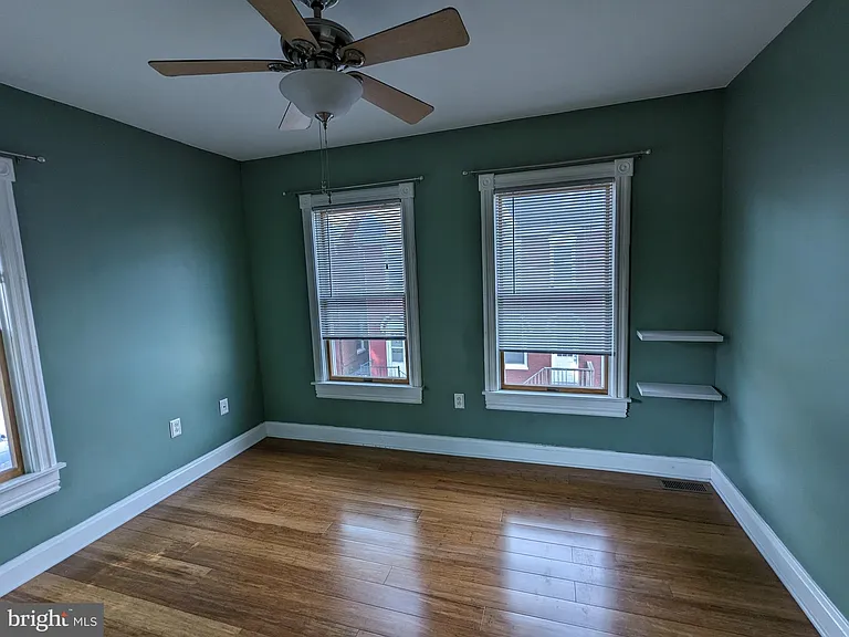 306 N Locust St — Photo 23