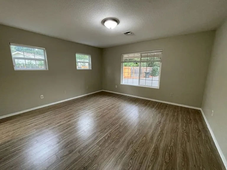 12242 SW Breyman Ave — Photo 8
