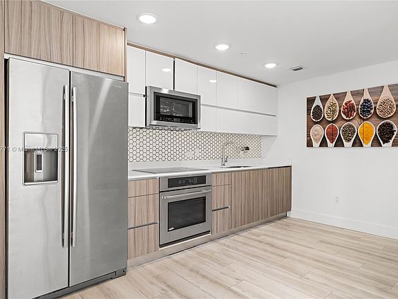 2nd image of 600 NE 27th St #Townhouse 103
