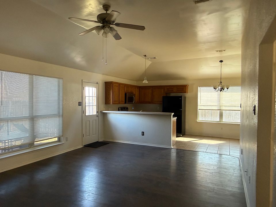 1st image of 700 Sawyer Dr