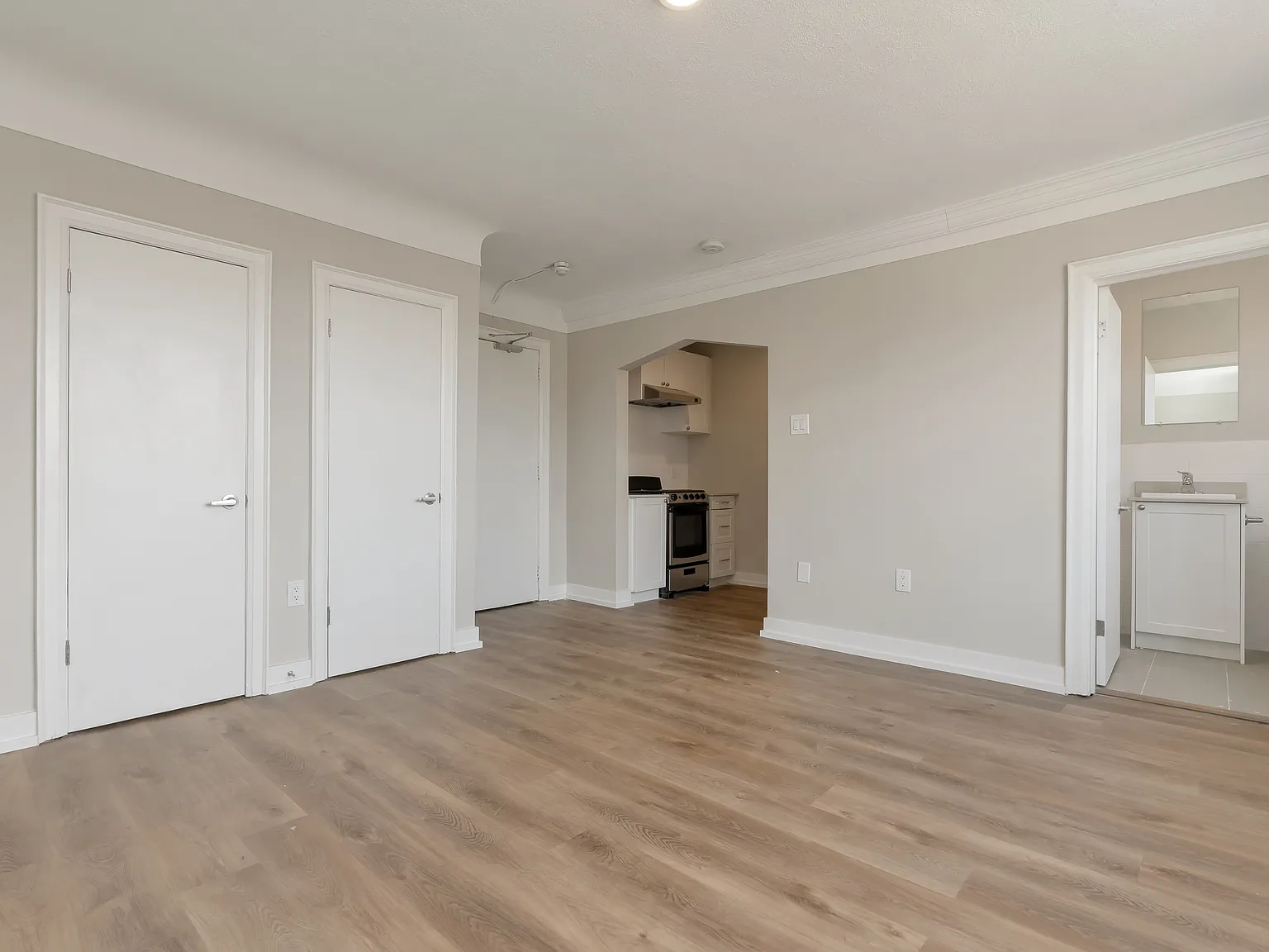 Studio - 133 Prospect St S — Photo 4