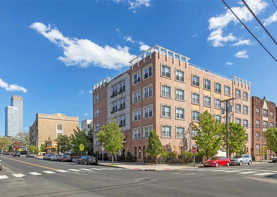 1st image of 45 Broadway #205