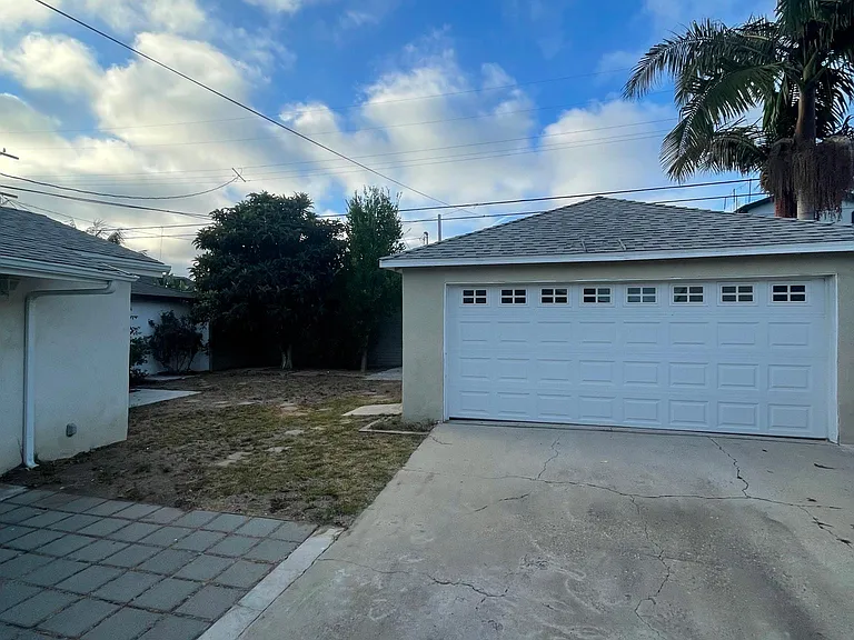6511 W 87th Pl — Photo 15
