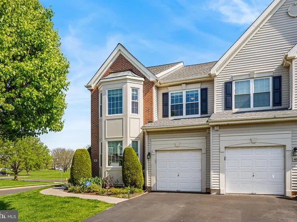 406 Silver Oak Ct, Warminster, PA 18974