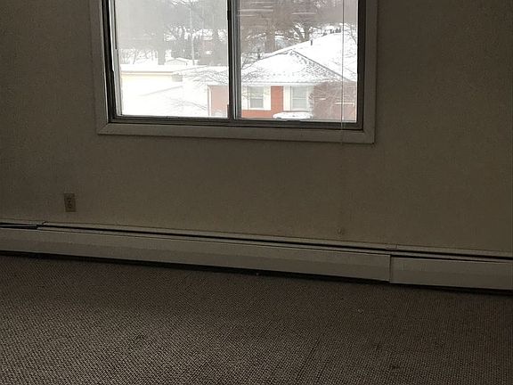 5th image of 233 Robinhood Ln APT 08