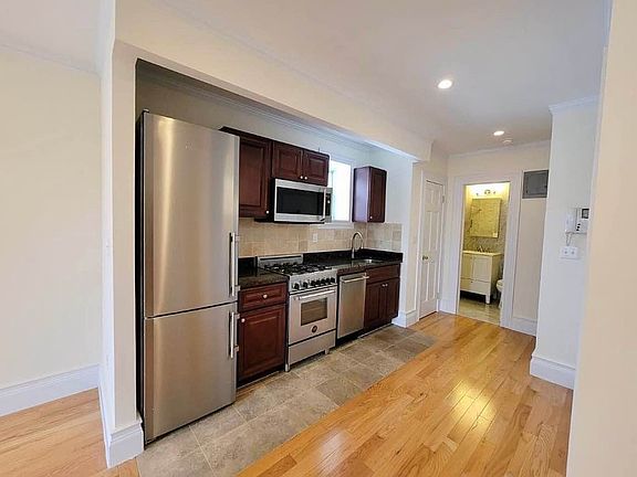 3rd image of 106 Charles St #Xt