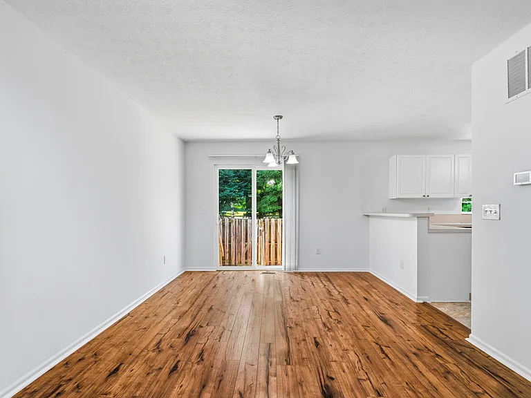 1113 Green Knoll Dr — Photo 6