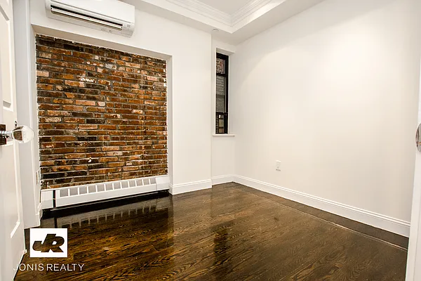 Rented by Jonis Realty | media 36