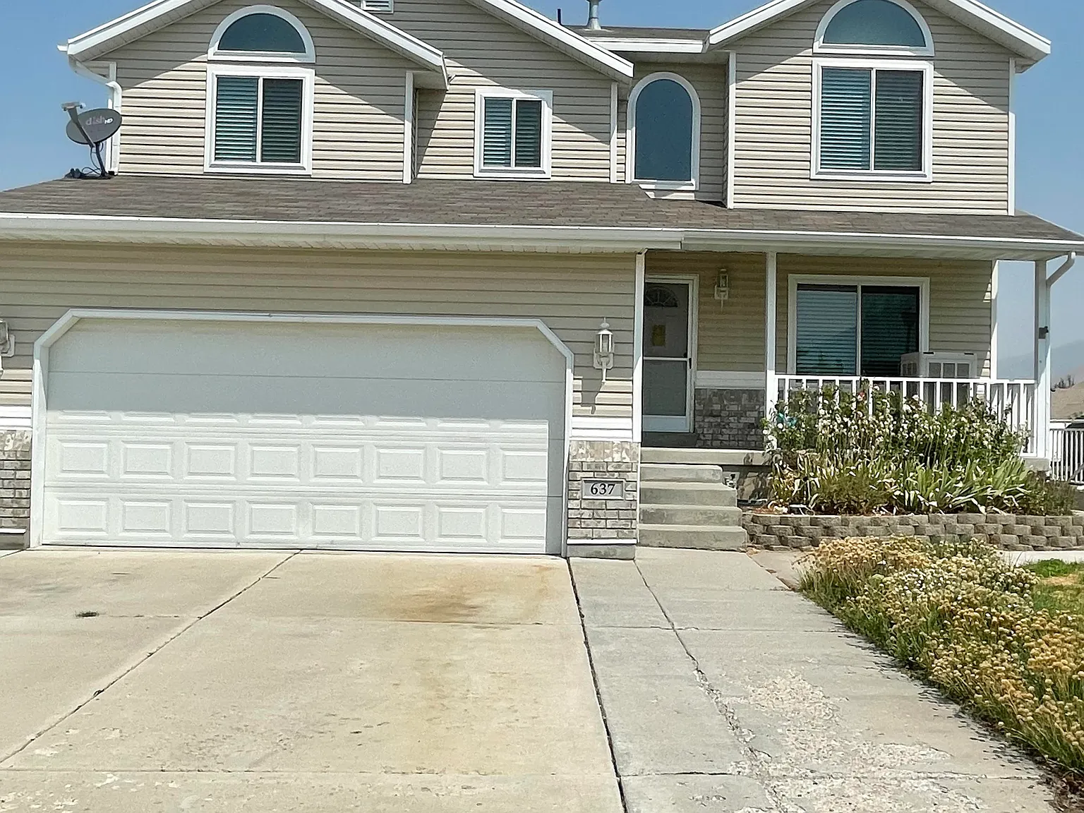 3 bed, 1696 sqft, $1,950 — Photo 1