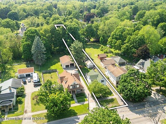 3rd image of 725 N Cochran Ave