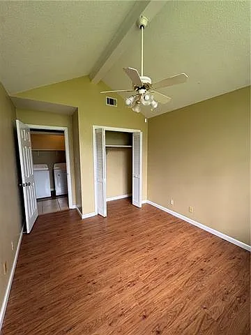 1425 N Columbia St — Photo 8