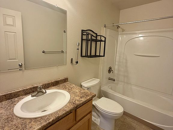 5th image of 3420 E 42nd Ave APT 4