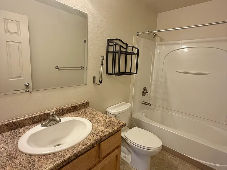 3420 E 42nd Ave #4 — Photo 5