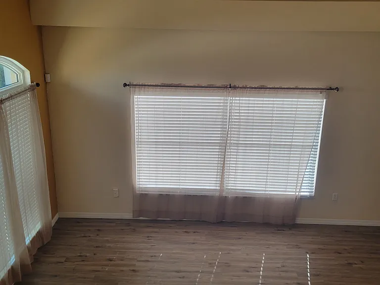 1324 Franford Dr — Photo 4