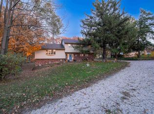 560 Roberts St, Creve Coeur, IL 61610