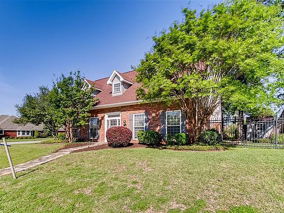 3rd image of 1425 Waterford Pl
