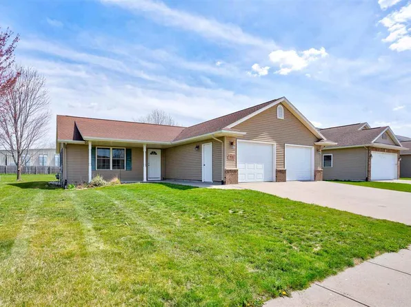 708 W 2nd St, Kalona, IA 52247