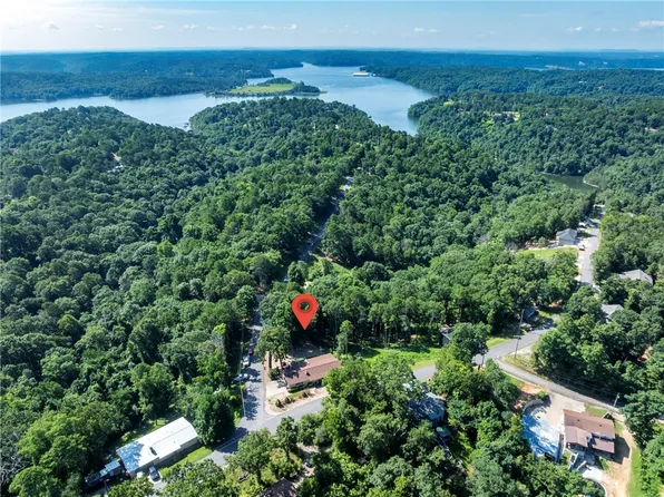 8107 Spruce Dr, Rogers, AR 72756