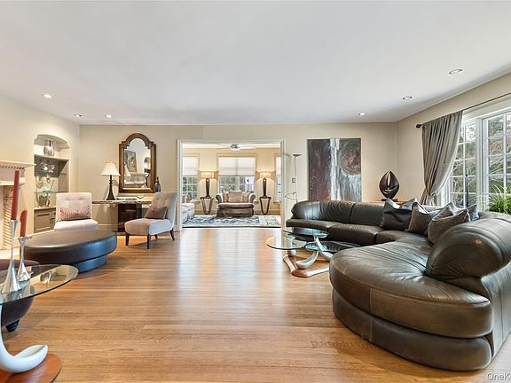 3rd image of 6 White Plains Road