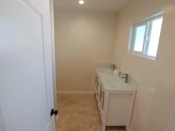 19201 Friar St, Reseda, CA 91335