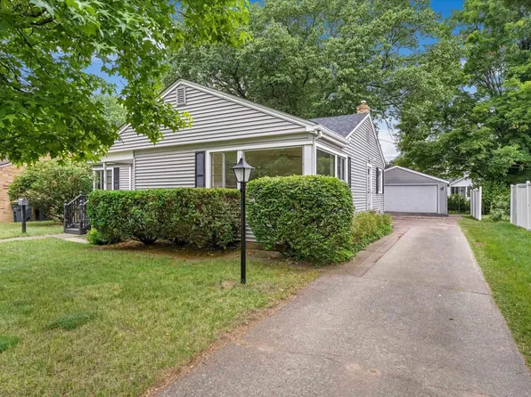 1727 Rockne Dr, South Bend, IN 46617