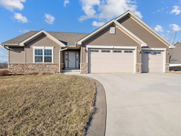 665 W Giana Ct, Ellsworth, WI 54011
