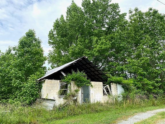 3rd image of 2767 Essex Mill Rd