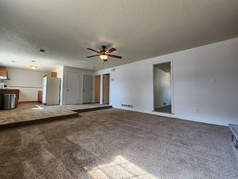 2800 W McClellan St — Photo 4