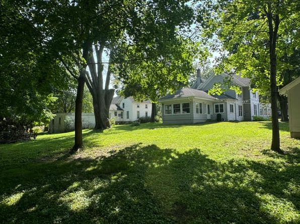10208 Main St, Richmond, IL 60071