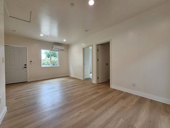 5th image of 1008 S Bonnie Beach Pl #A