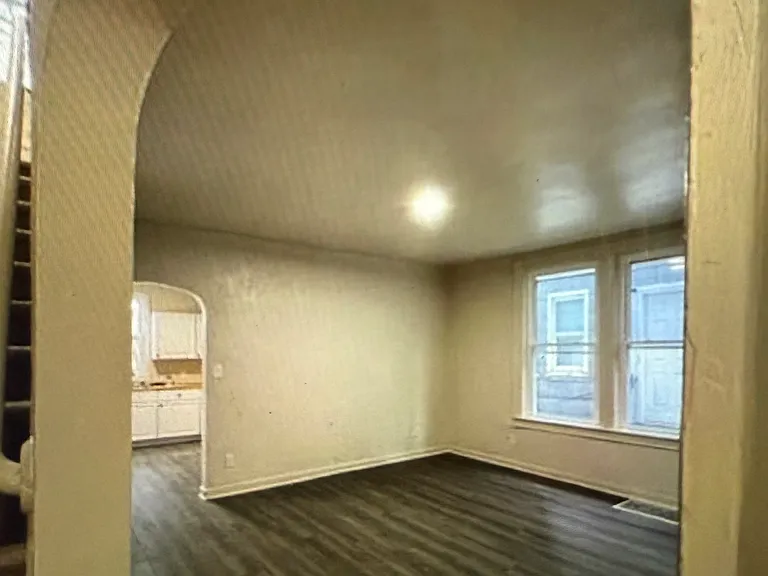 337 George St — Photo 8