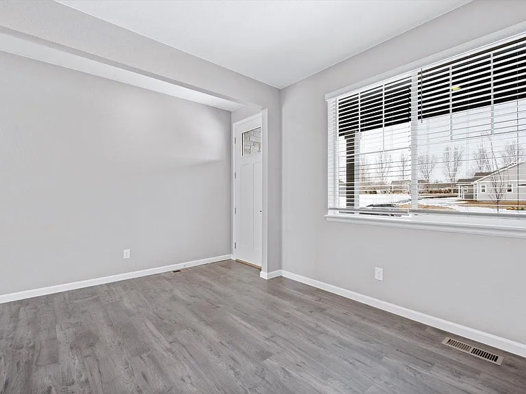 1573 Northcroft Dr — Photo 7