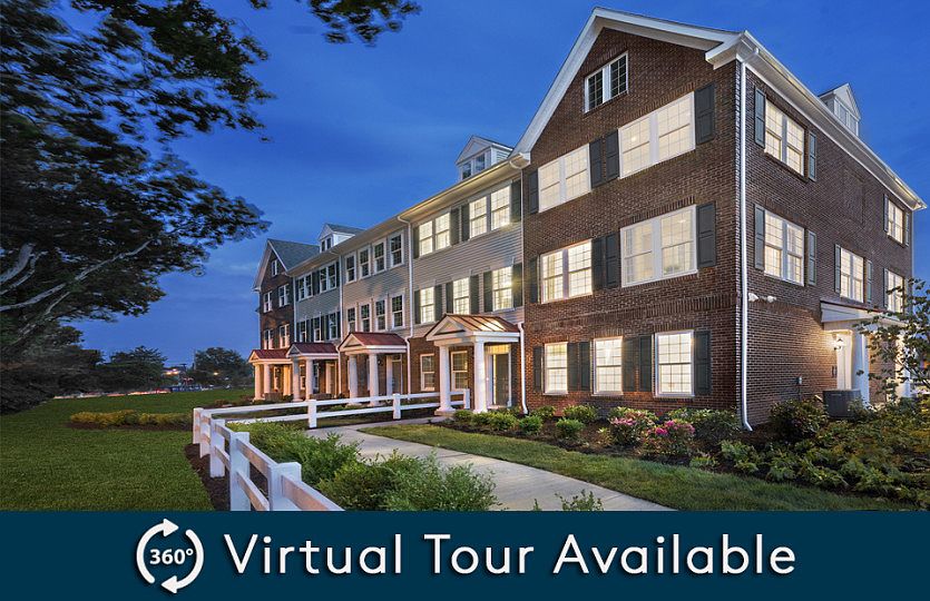 Luxury Wright townhome at Crossings at Radburn