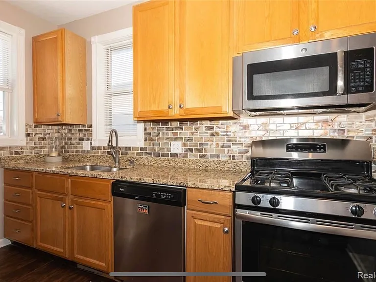 118 S Laurel St — Photo 9